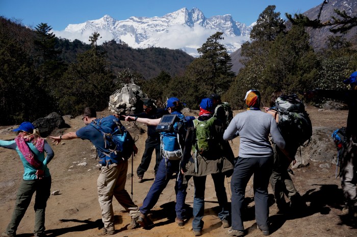shakin it in Tengboche DSC02360