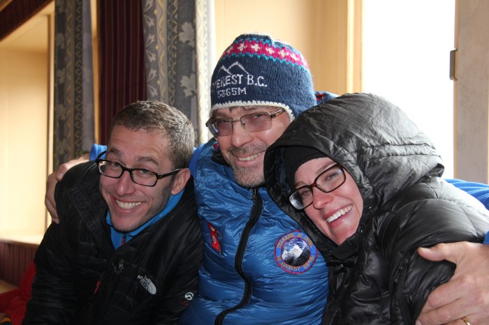 Clay photobombs father daughter moment in Lobuche